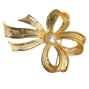 Napier Gold Ribbon Brooch with Pearl Center